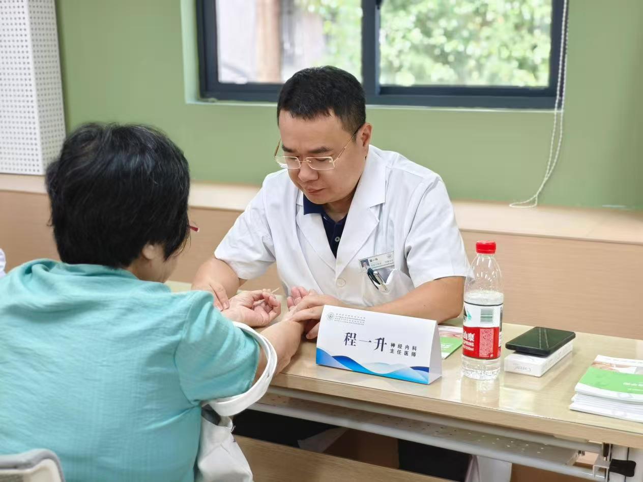 医生.jpg 医生.jpg