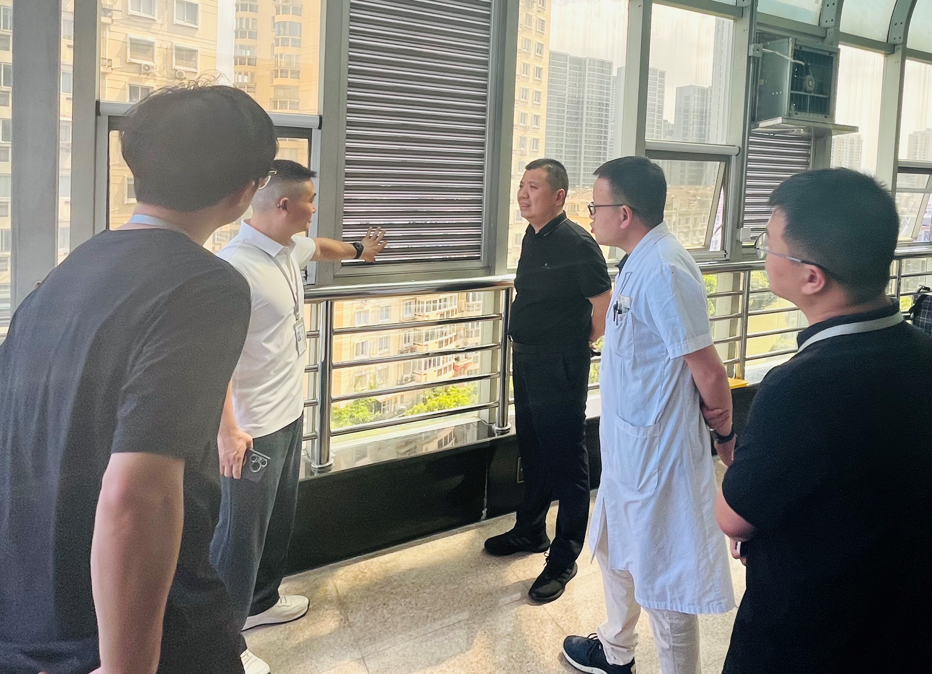 各楼层窗户安全隐患排查.jpg 各楼层窗户安全隐患排查.jpg